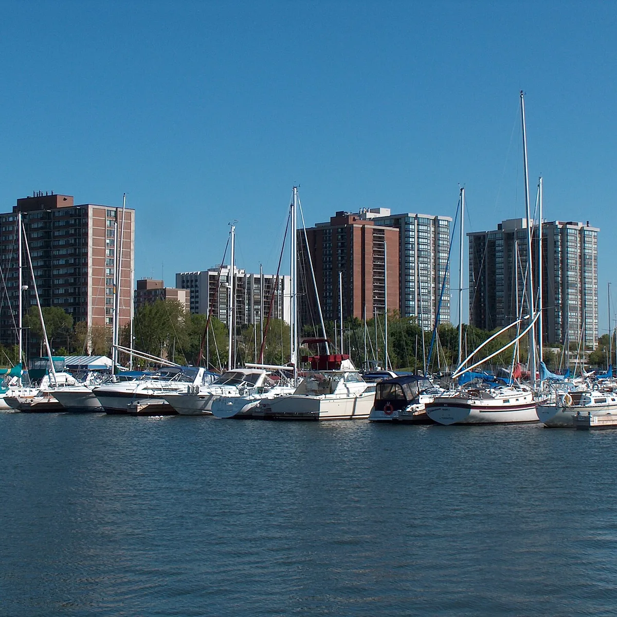 Boats in Bronte Harbour with residential buildings in the background