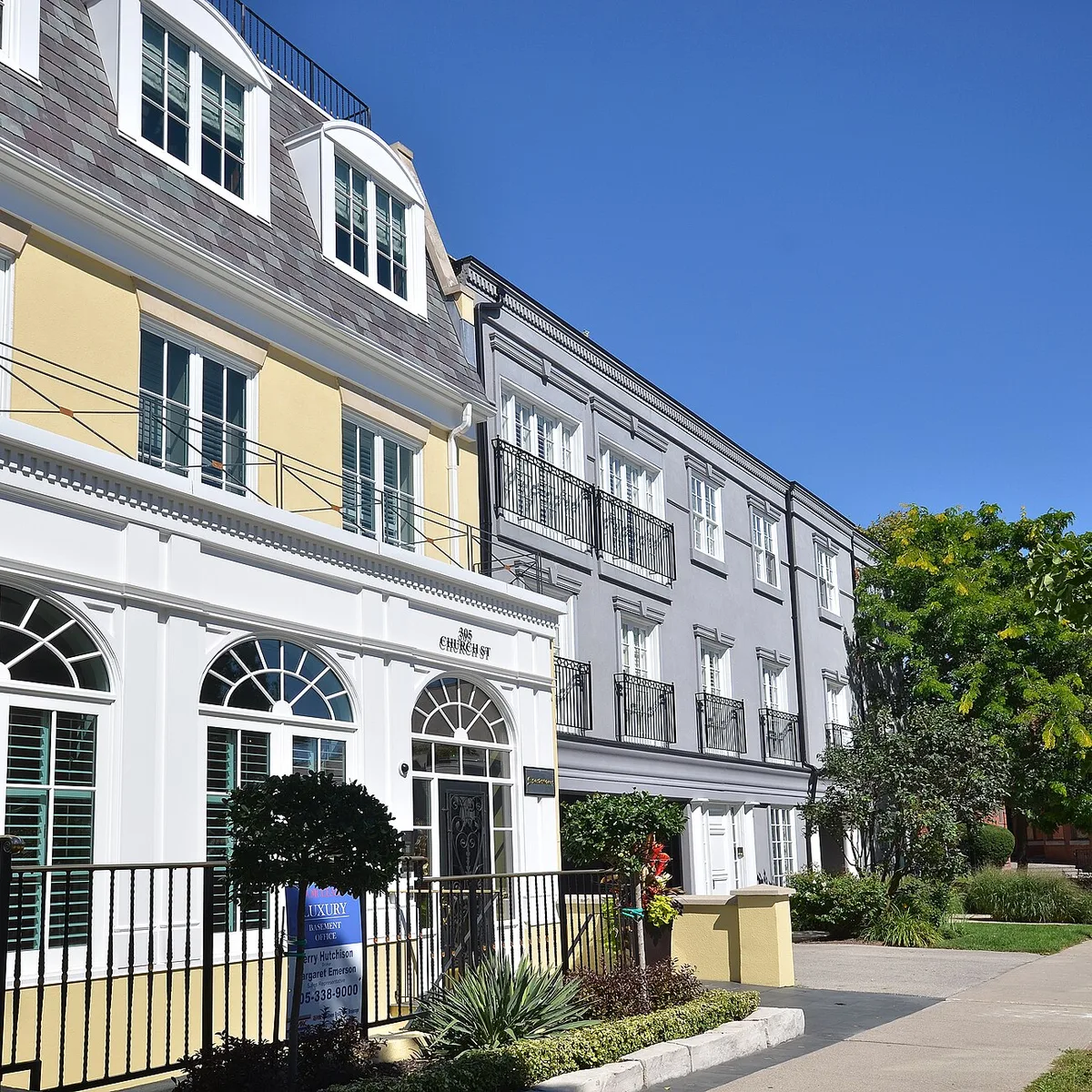 Modern residential townhomes in an Oakville neighbourhood